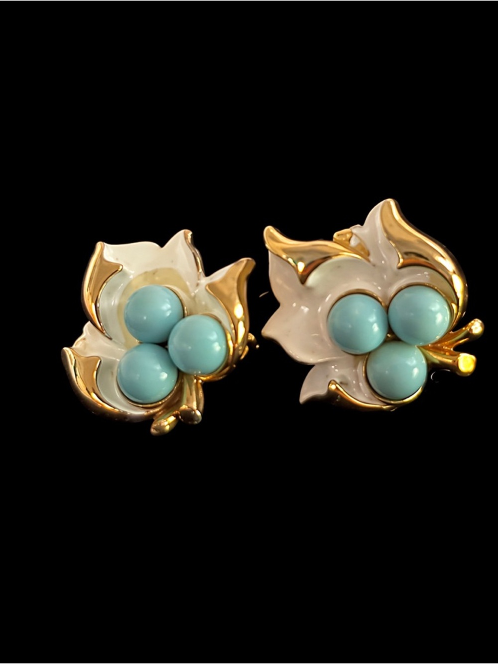 Vintage White and Turquoise Leaf Earrings Gold Rim Clip-on